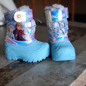 NWOT Disney Frozen Snow Boots
